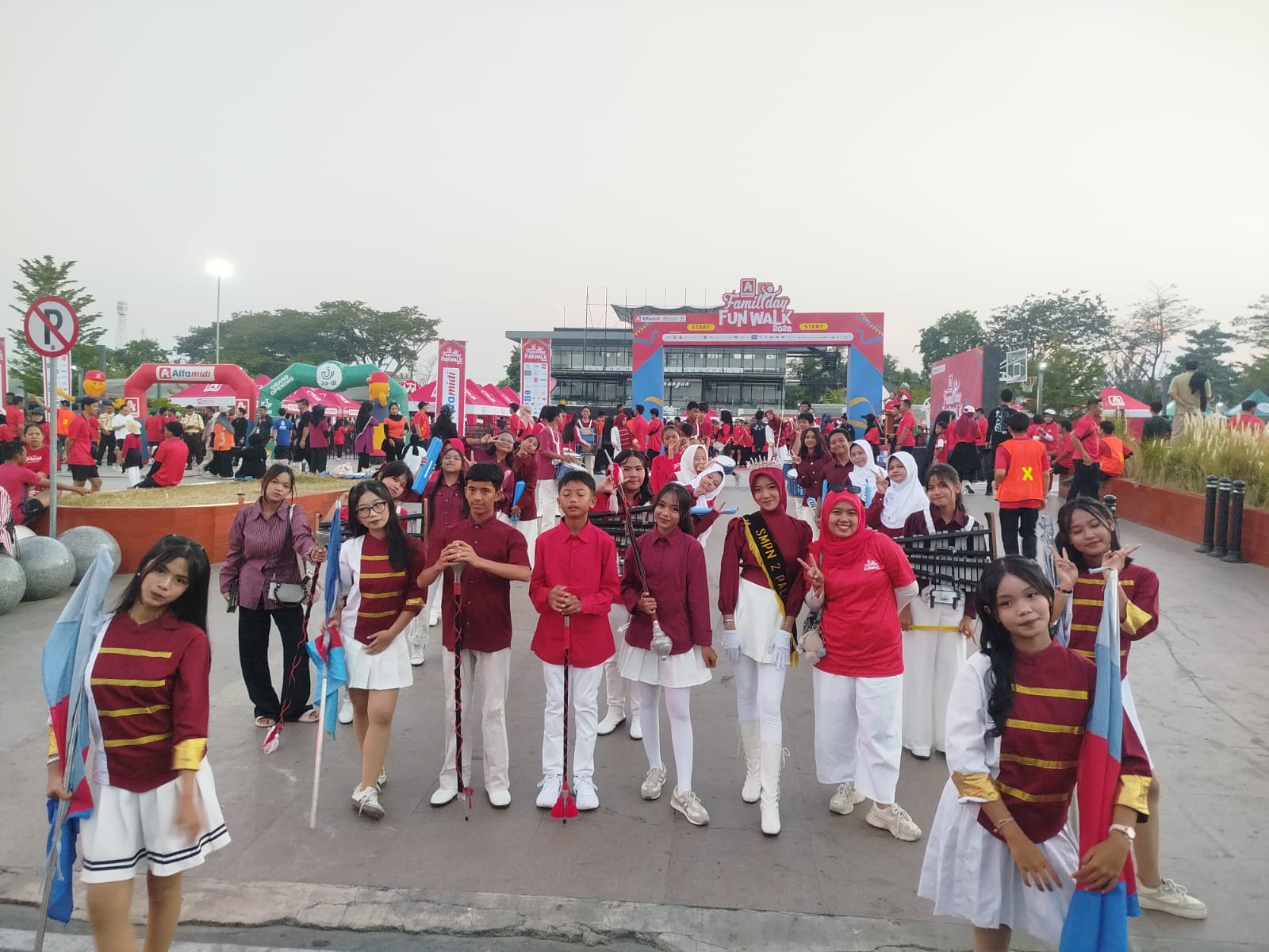 Drum Band SMP Negeri 2 Palu Meriahkan Alfamidi Family Day Fun Walk 2026